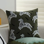 Quadratischer Kissenbezug aus Teddy-Bouclé mit Zebra-Prägung
