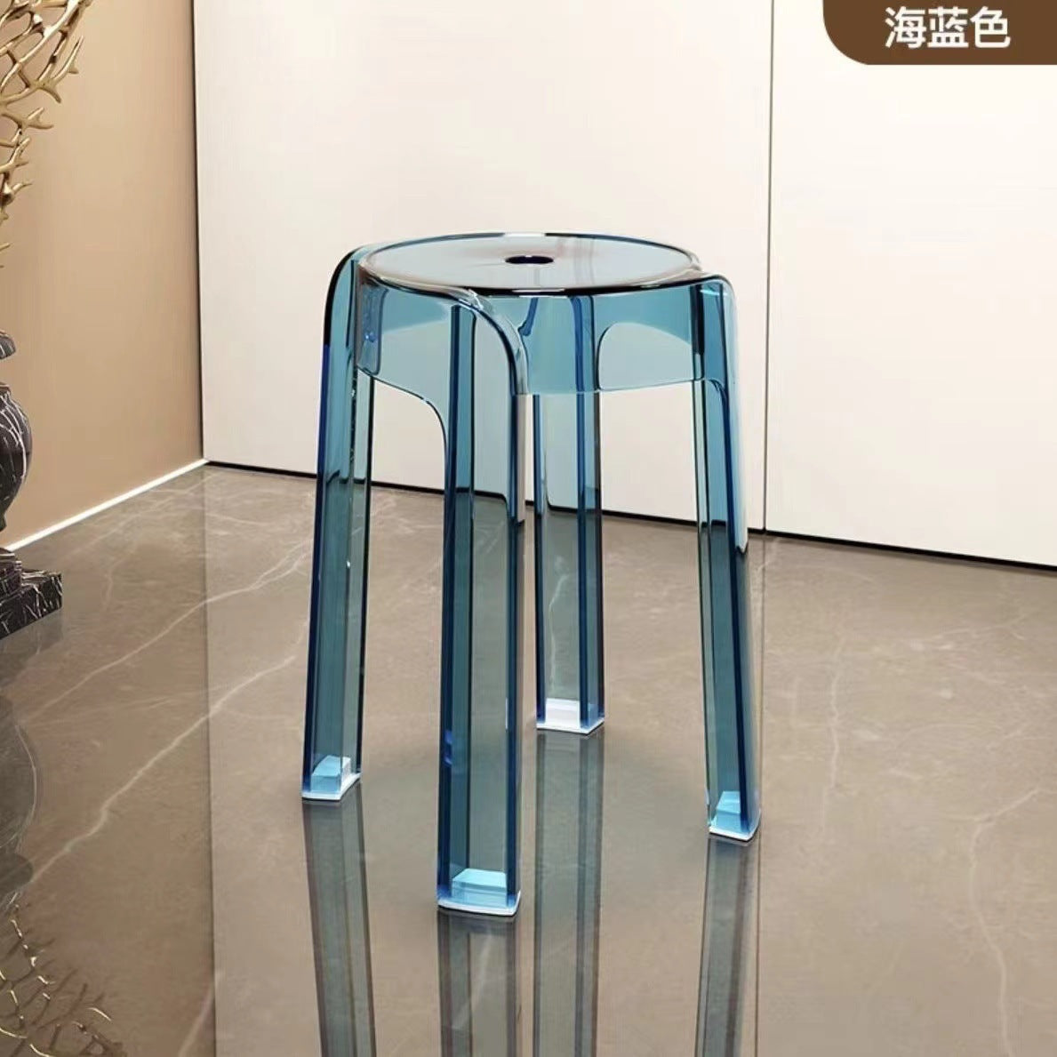 Transparenter Hocker