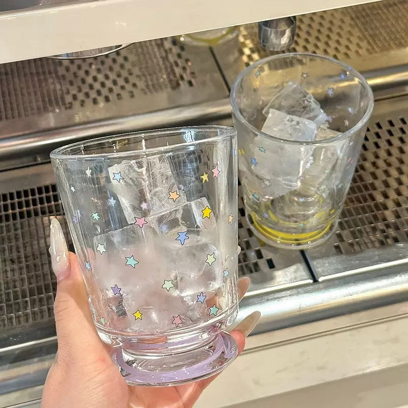 Trinkglas mit buntem Sterndekor