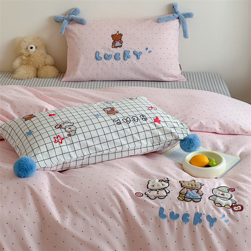 Kinderbettwäsche-Set aus Baumwollsatin mit 3D-Teddy-Applikationen und Pompon-Ecken