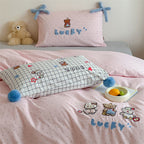 Kinderbettwäsche-Set aus Baumwollsatin mit 3D-Teddy-Applikationen und Pompon-Ecken