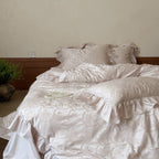 Bettwäsche-Set in Barock-Jacquard mit Rüschenkissen