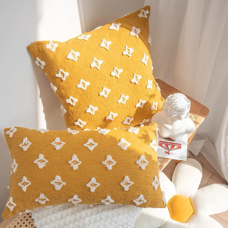 Dekorativer Kissenbezug im Boho-Scandi-Mix mit handgetuftetem 3D-Diamantrelief