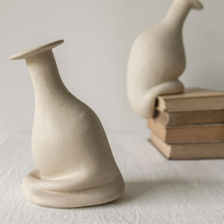 Geschwungene dekorative Vase