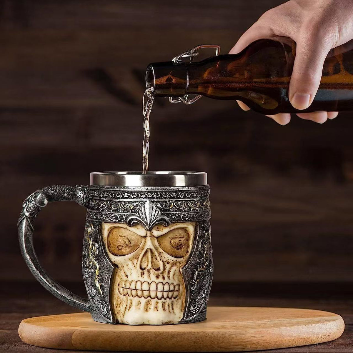 Bierkrug mit Totenkopf-Design
