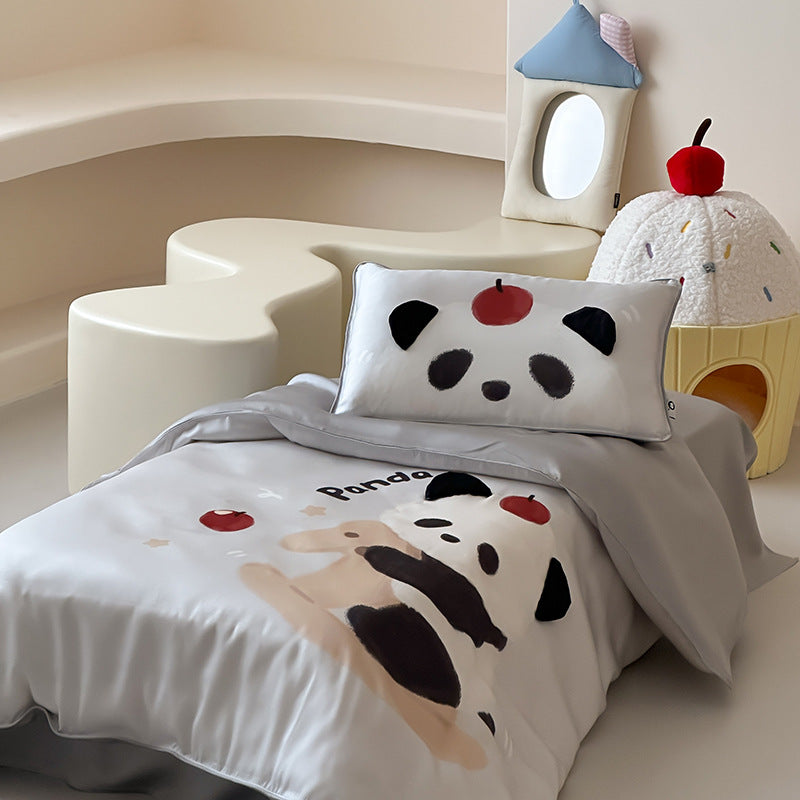 Kinderbettwäsche aus seidenmattem Satin mit Panda- und Apfel-Print
