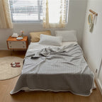 Quilted all-season duvet made of cotton blend fabric with fine cord texture