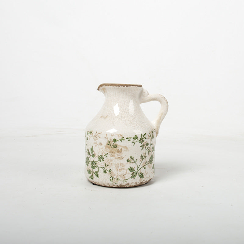 Keramikkrug mit Blumenmuster
