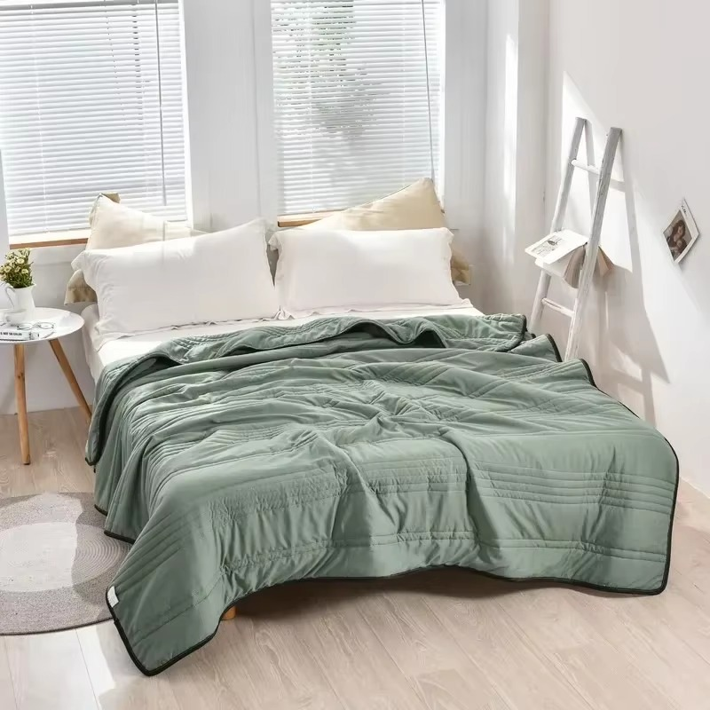 Lightweight Solid Color All-Season Quilt