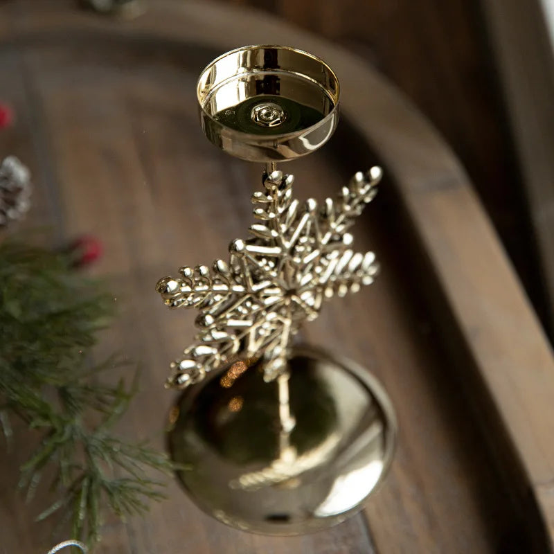 Weihnachtliche Kerzenhalter - Stern- und Tannenbaum-Design