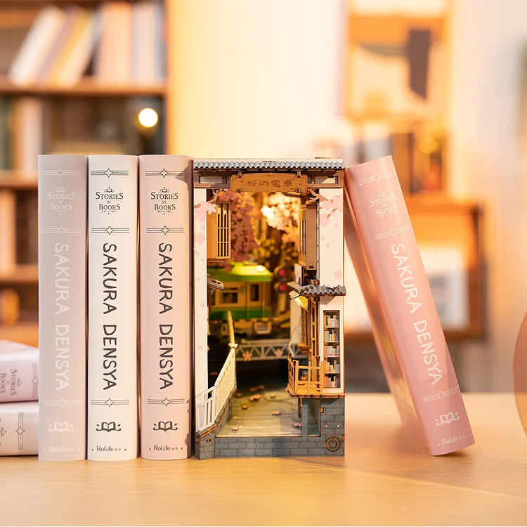 Sakura Densya Diorama Bookend