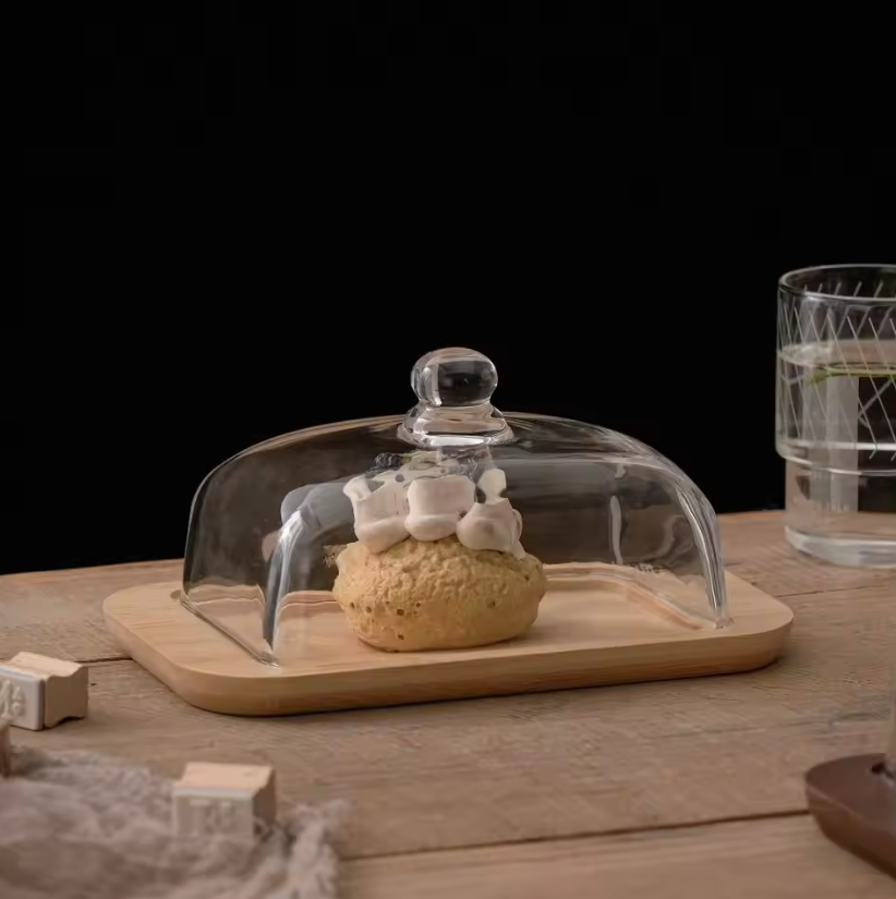 Butterdose mit Glasdeckel und Holzunterteil