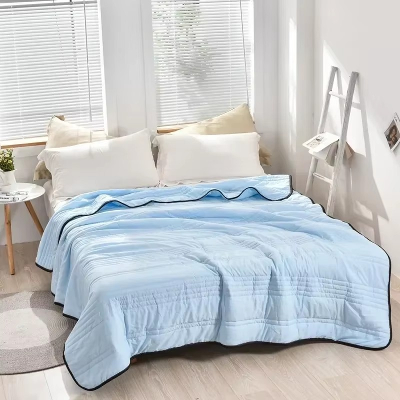 Lightweight Solid Color All-Season Quilt