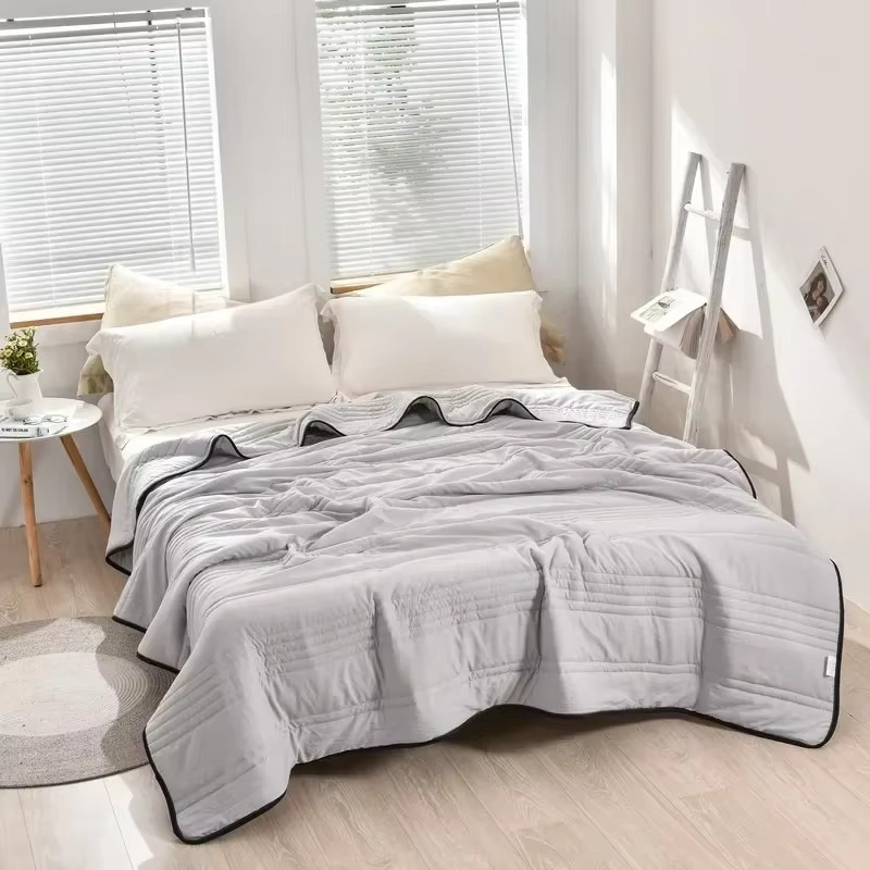 Lightweight Solid Color All-Season Quilt