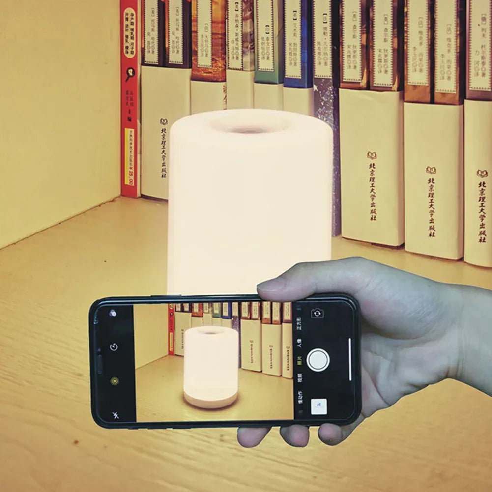 Dimmbare LED-Tischleuchte mit USB-Anschluss