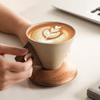 BaristaLuxe Keramik-Kaffeetasse 250ml – Handgefertigt mit Holzgriff und Untersetzer