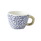 Tasse mit abstraktem geometrischem Muster und Goldhenkel