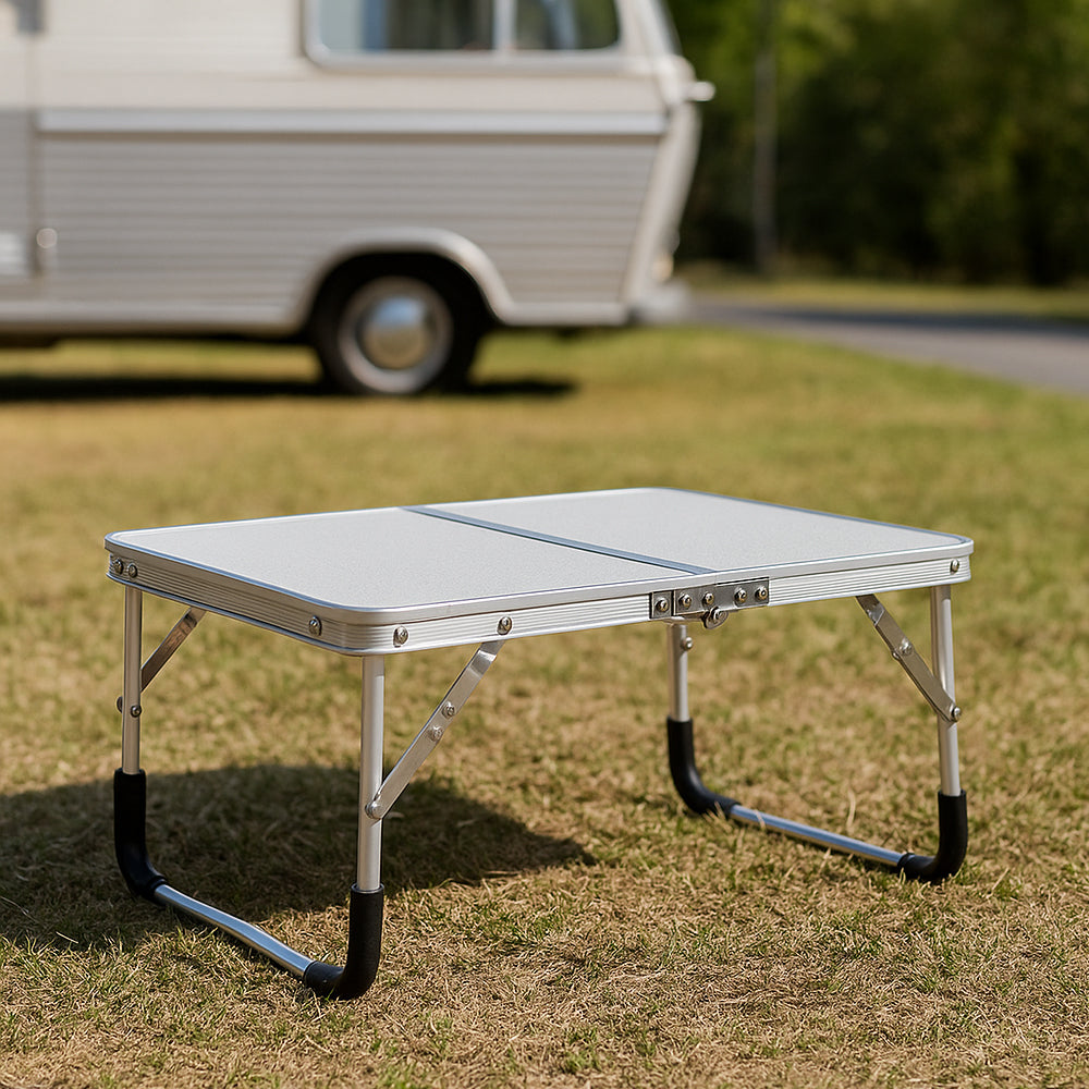 Klappbarer, leichter Campingtisch aus Aluminium