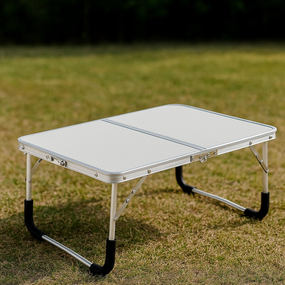 Klappbarer, leichter Campingtisch aus Aluminium