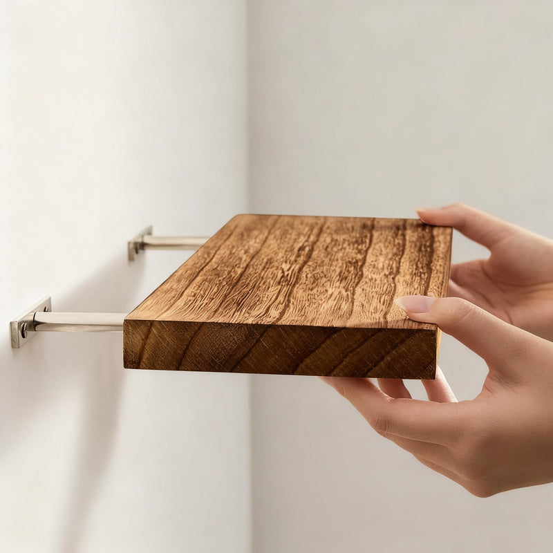 Schwebendes Wandregal aus Holz