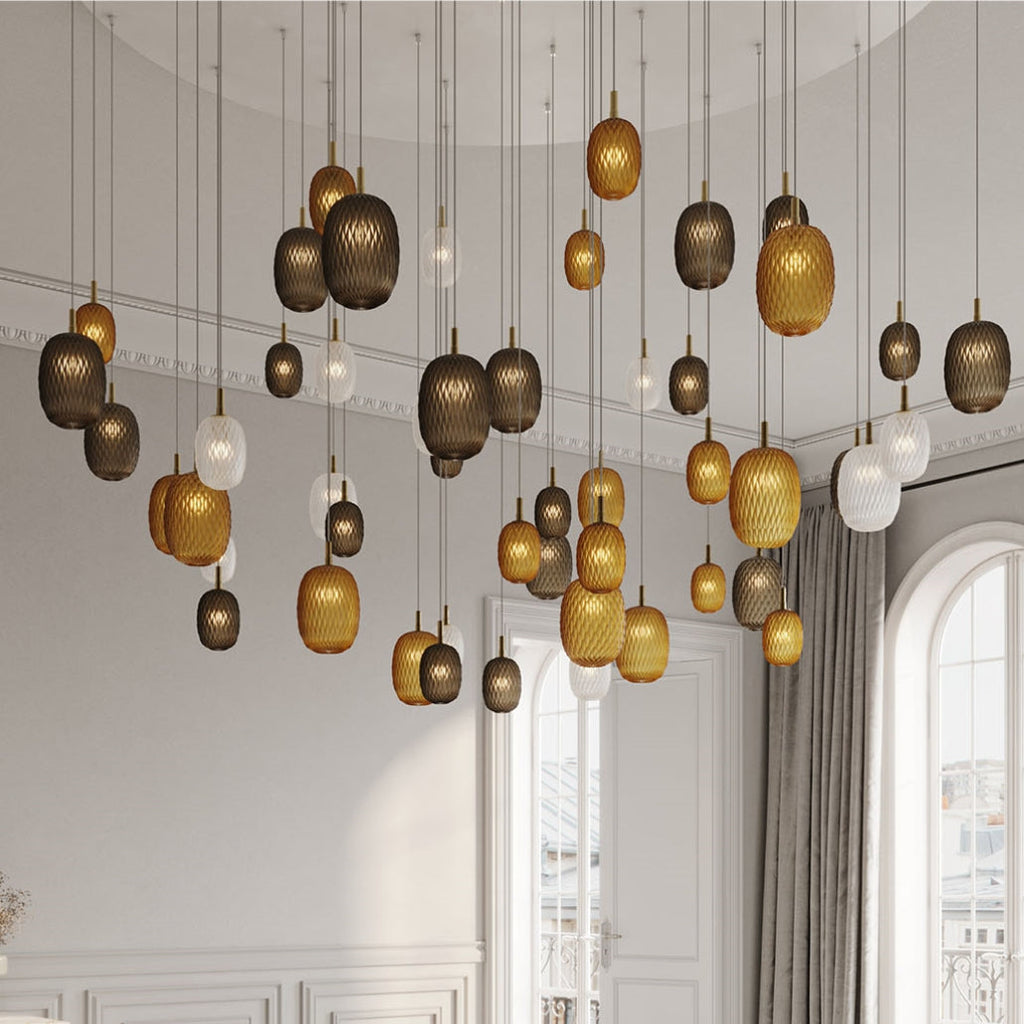 Design-Pendelleuchte mit Glaskugel