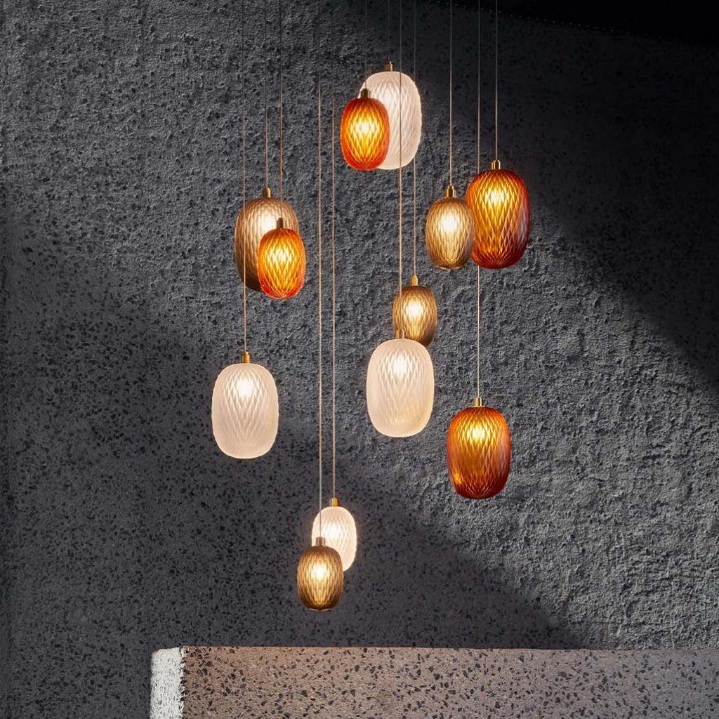 Design-Pendelleuchte mit Glaskugel