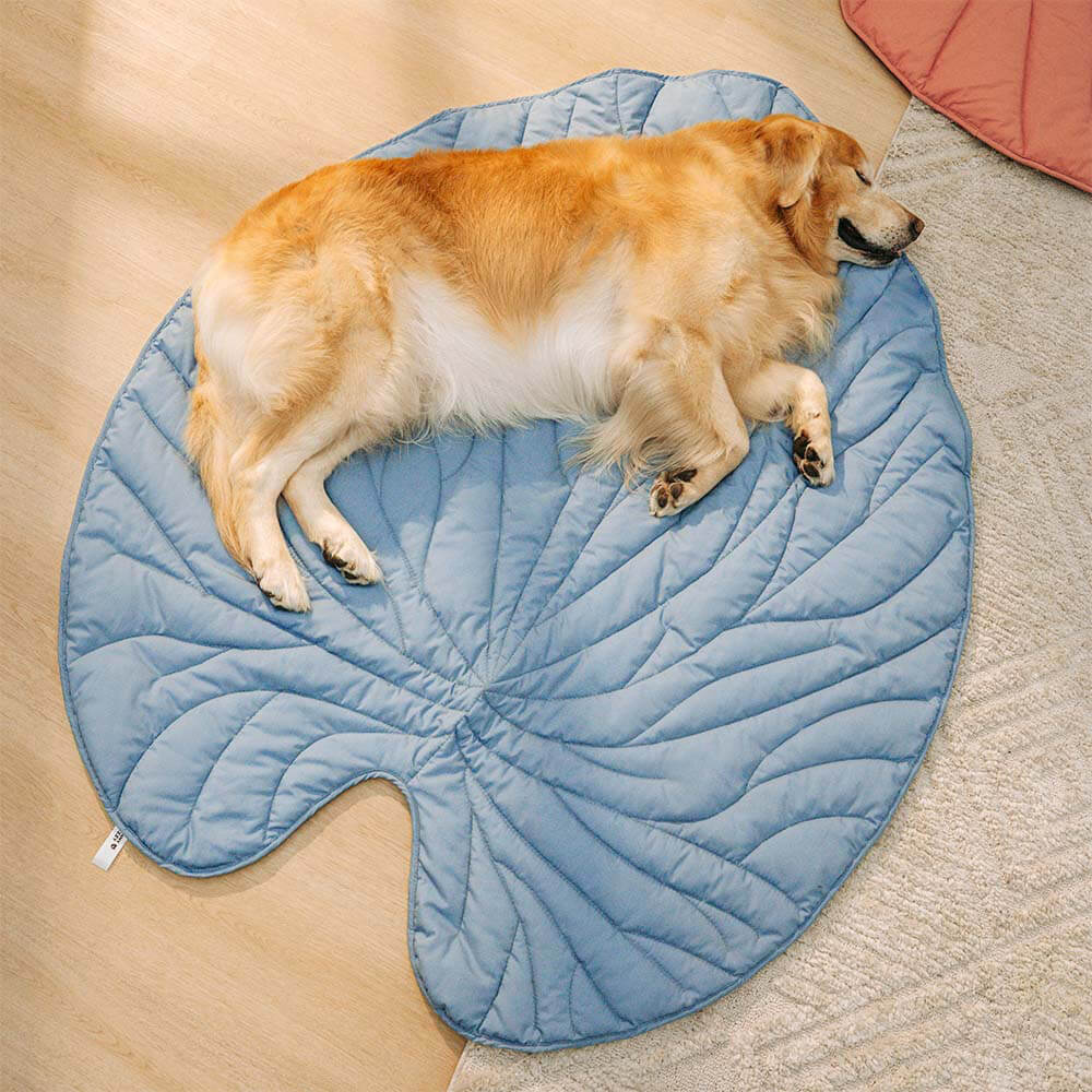 Leafnest Leaf-Shaped Dog Blanket