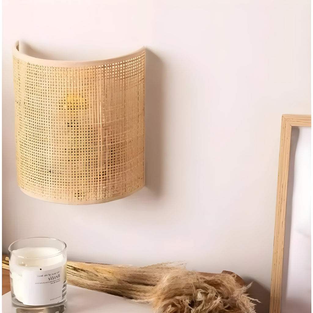 Moderne Rattan-Wandleuchte