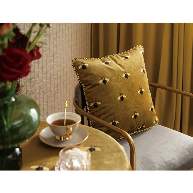 Luxuriöser Samt-Kissenbezug mit Bienenmotiv