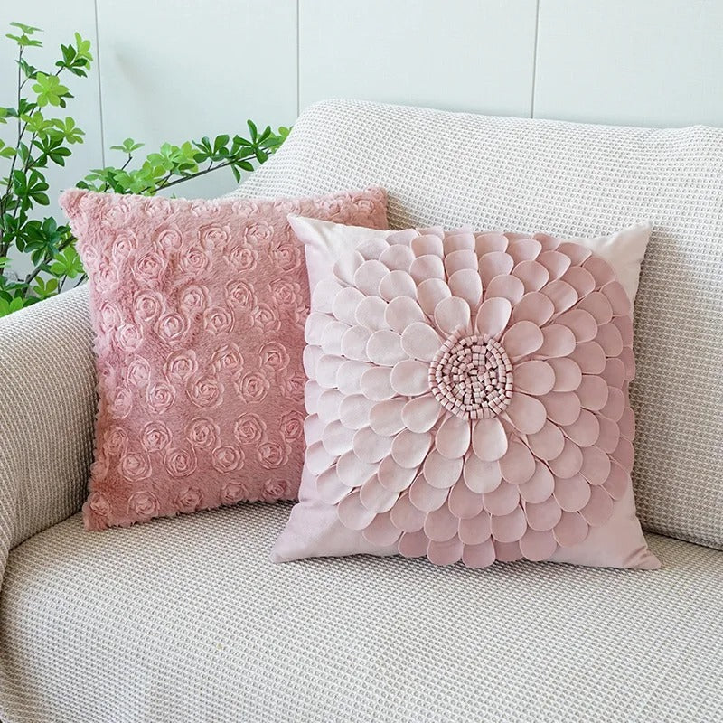 Rosa Kissenbezug mit Blumenmuster