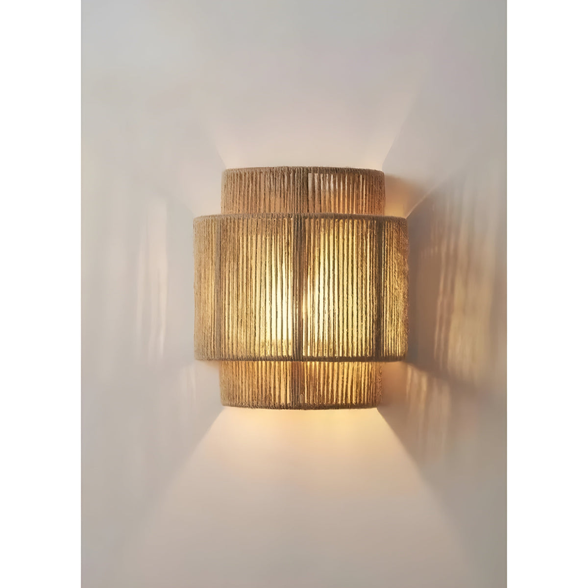 Moderne Rattan-Wandleuchte