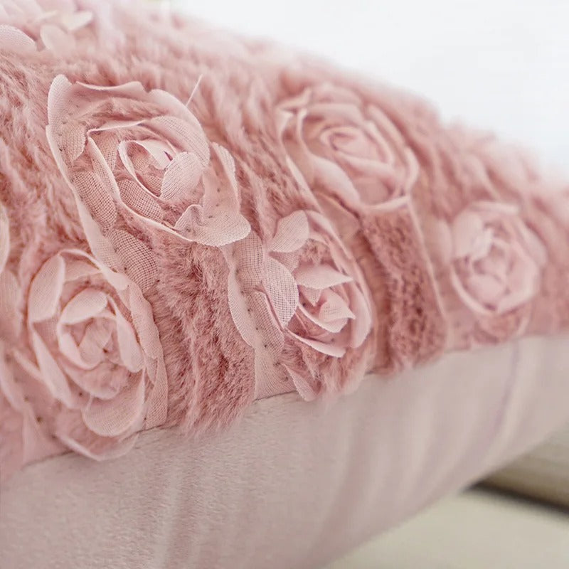 Rosa Kissenbezug mit Blumenmuster