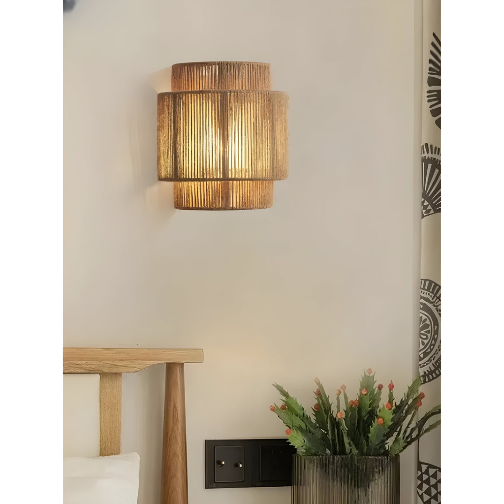 Moderne Rattan-Wandleuchte