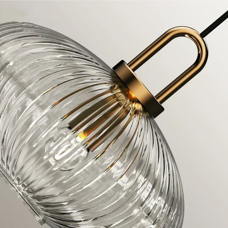 Design-Pendelleuchte in Kürbisform