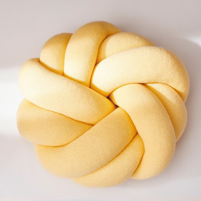 Knot Round Cushion