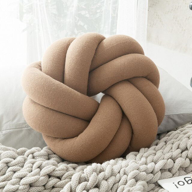 Knot Round Cushion