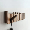 Elegante Garderobenleiste aus Holz im Klavier-Design