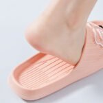 Cartoon Bear Shoes EVA Slippers Bathroom House Shoes/
Cartoon Bär Schuhe EVA Hausschuhe Badezimmer Hausschuhe - Image 2